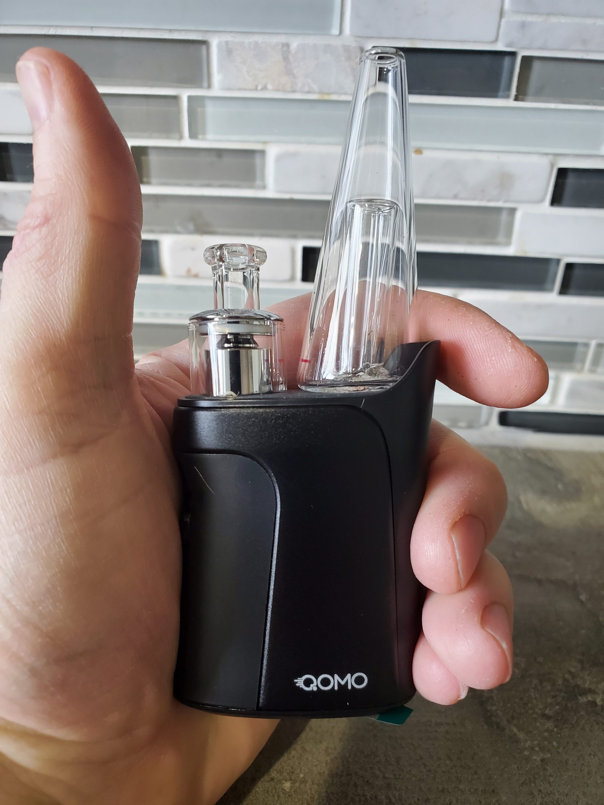 Medible review Qomo Max portable dab rig in hand scaled